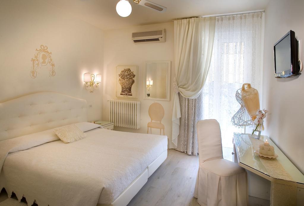 Hotel Serenella Sirmione Phòng bức ảnh