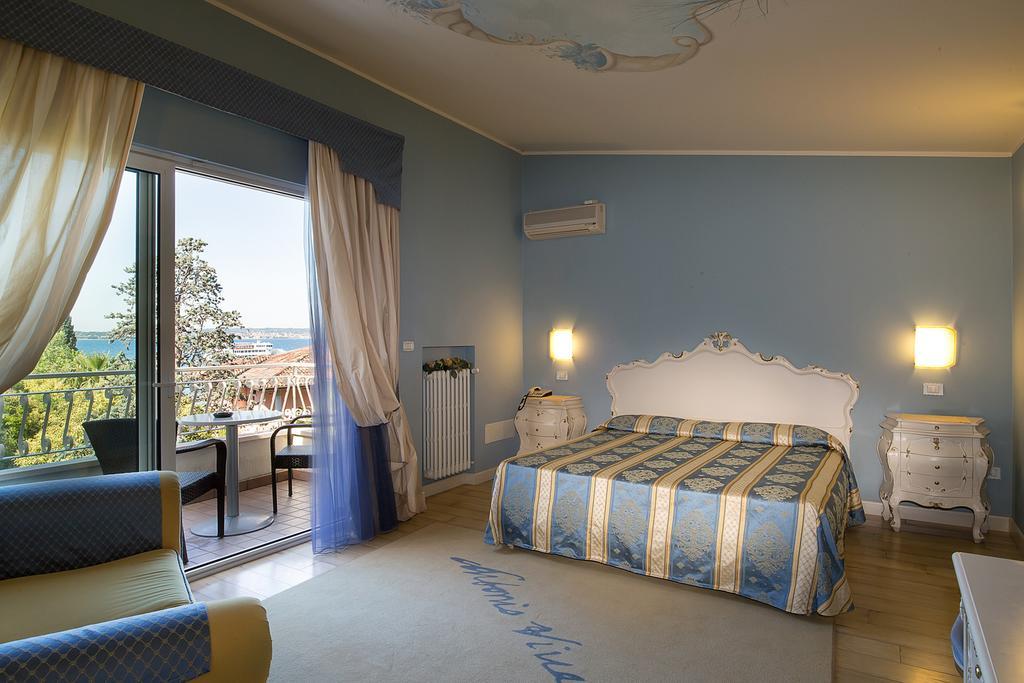 Hotel Serenella Sirmione Ngoại thất bức ảnh